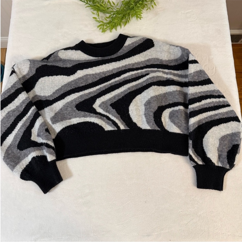 Dry Goods | Abstract Sweater - Picture 2 of 6